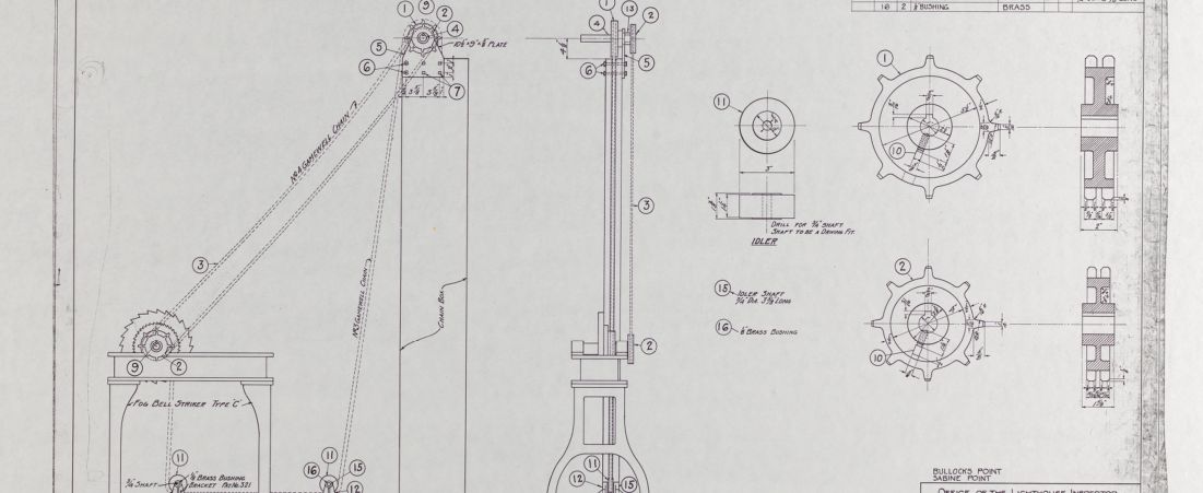 Chain stowing device for fog bell striker