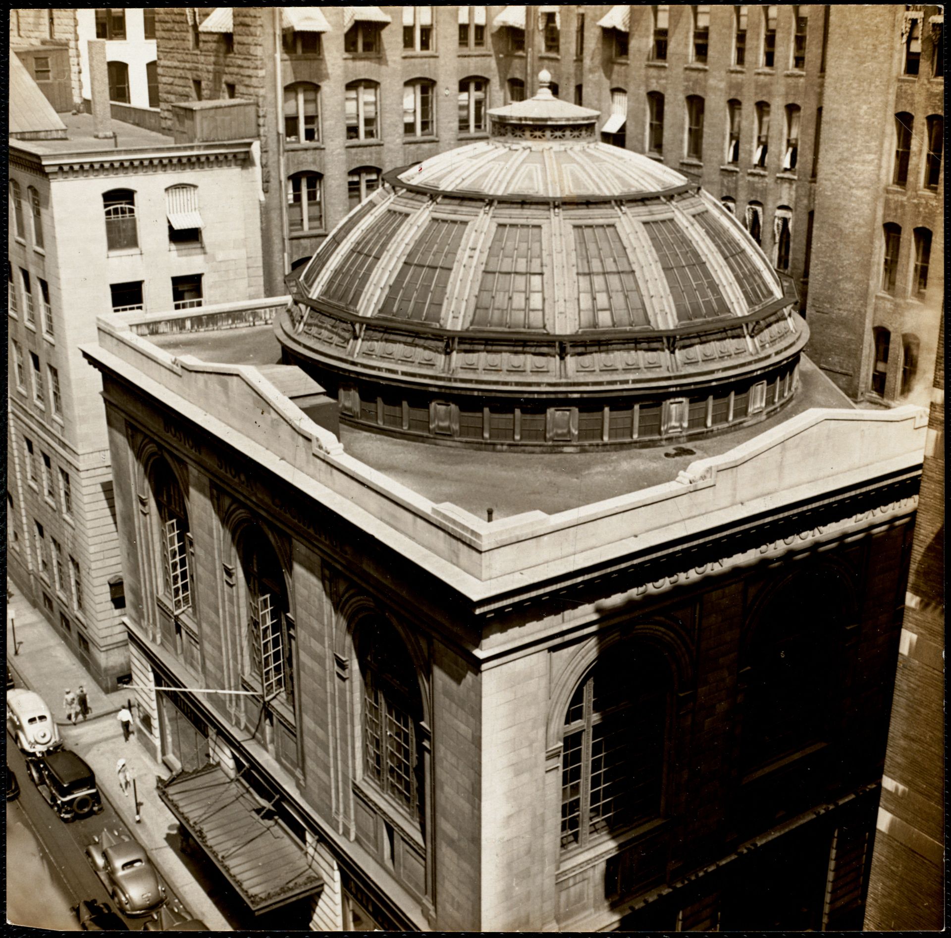 Black and white photo of stone Boston Stock Exchange building with a domed roof